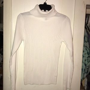Woman’s size M off white ribbed sweater.